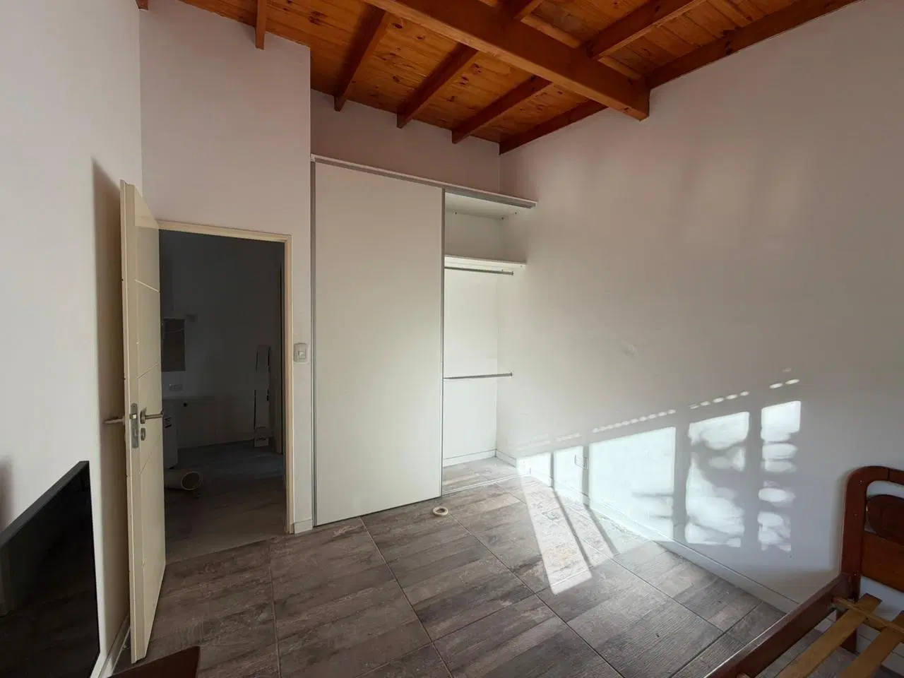Departamento de 2 Ambientes con Balcon y Cochera. 3