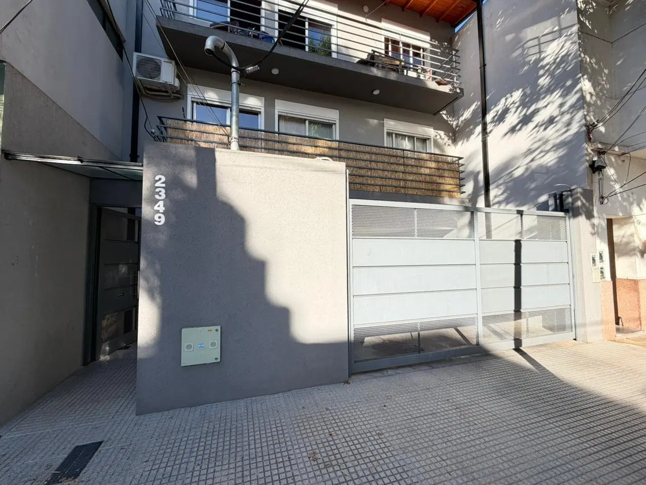 Departamento de 2 Ambientes con Balcon y Cochera. 2