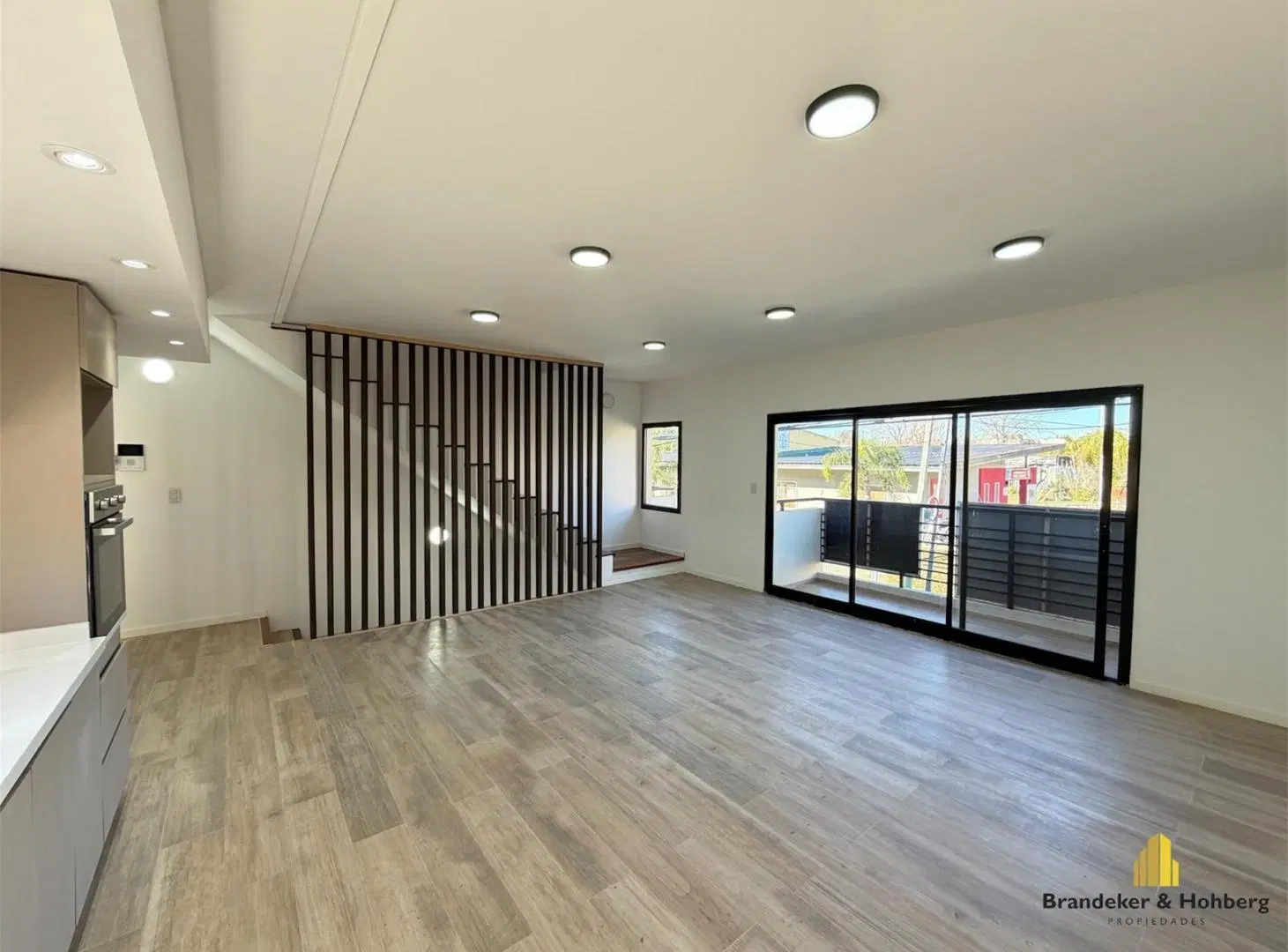Dúplex 4 Ambientes a Estrenar con Cochera para Dos Autos, Jardín y Balcones – Tigre Centro. 2