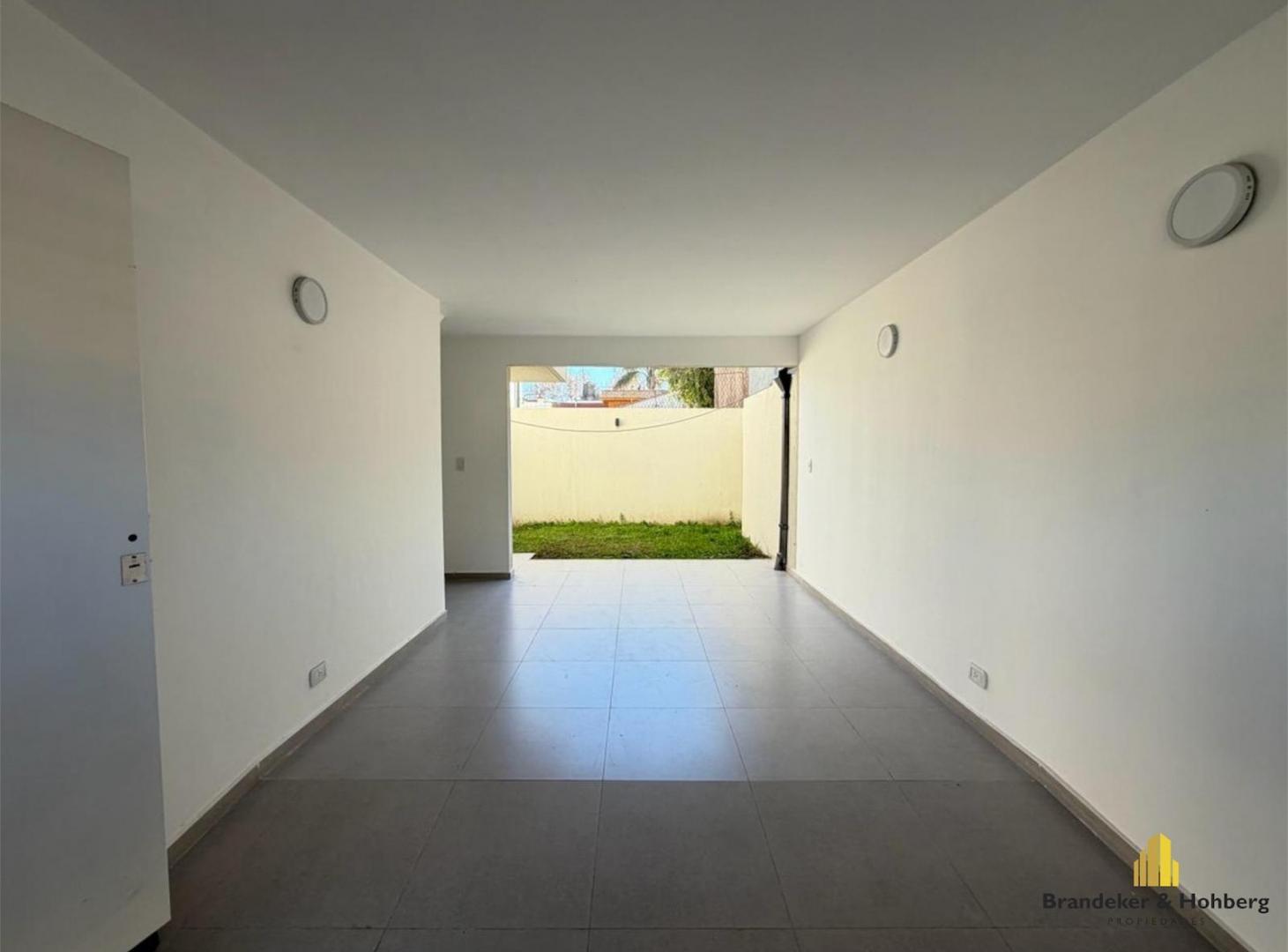 Foto de Dúplex 2 Ambientes a Estrenar con Cochera, Jardín y Balcones – Tigre Centro, imagen 2