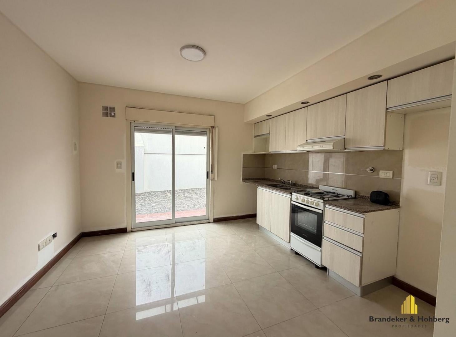 Foto de Impecable Triplex 3 ambientes con cochera y Patio. A pasos De Av. mitre, imagen 3