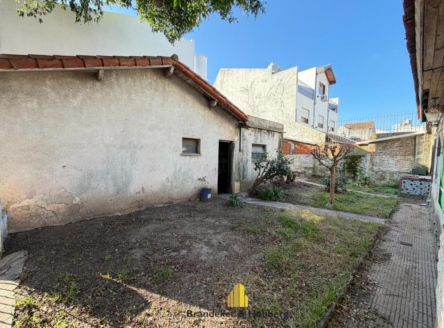 Foto de Casa en venta a refaccionar – 15,30 De frente × 13,95 m – A 2 cuadras, imagen 3