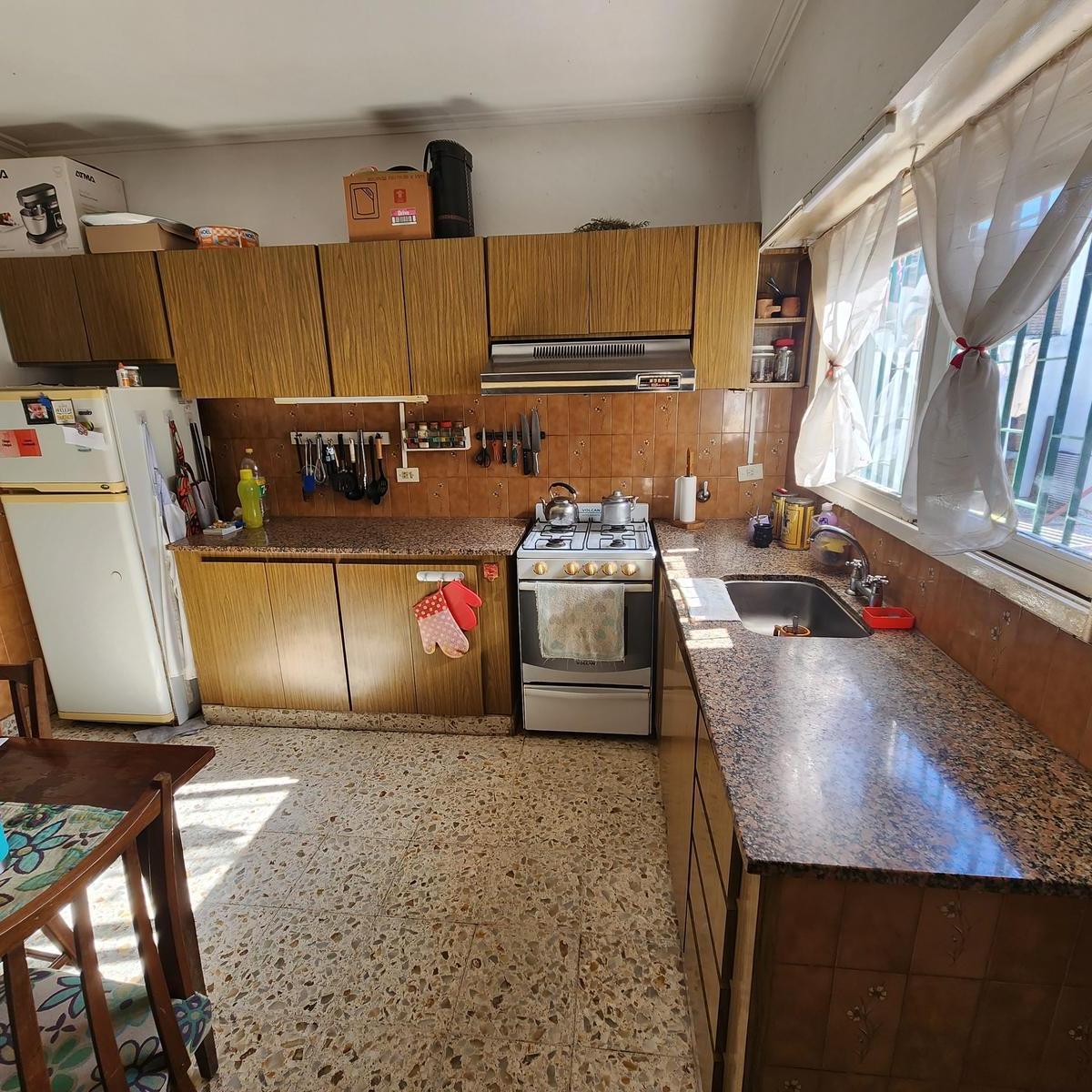 CASA EN VENTA- PH 3 DORM-PATIO-GARAJE-AL FRENTE