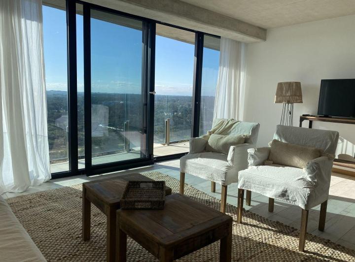Foto de Moderno y nuevo apartamento de 1 dormitorio en Surfside, imagen 2
