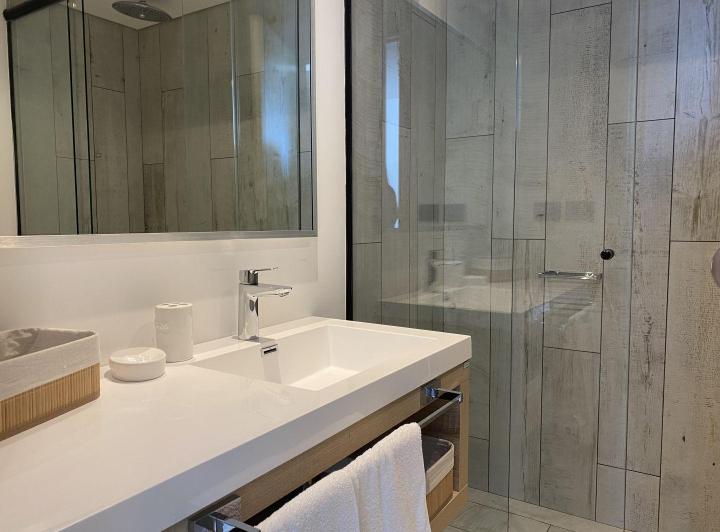 Foto de Moderno y nuevo apartamento de 1 dormitorio en Surfside, imagen 4