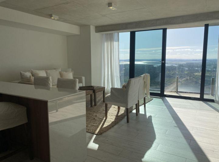 Foto de Moderno y nuevo apartamento de 1 dormitorio en Surfside, imagen 2