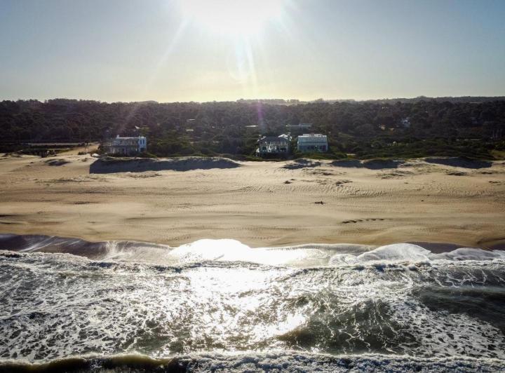 Casa en alquiler sobre la playa en Arenas de José Ignacio 3
