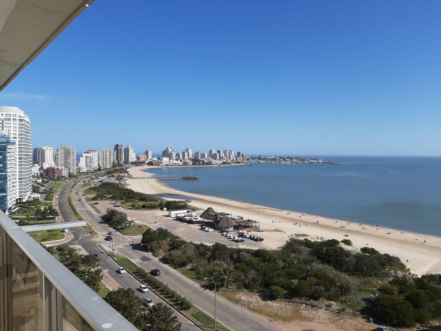 Apartamento en alquiler e 2 dormitorios en Playa Mansa, Punta del Este