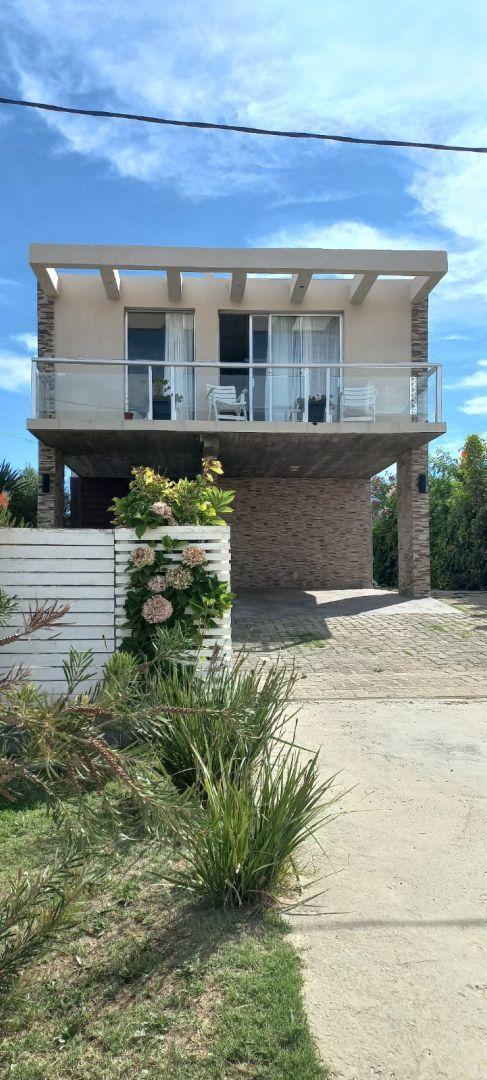 Casa en alquiler de 3 dormitorios en Balneario Buenos Aires