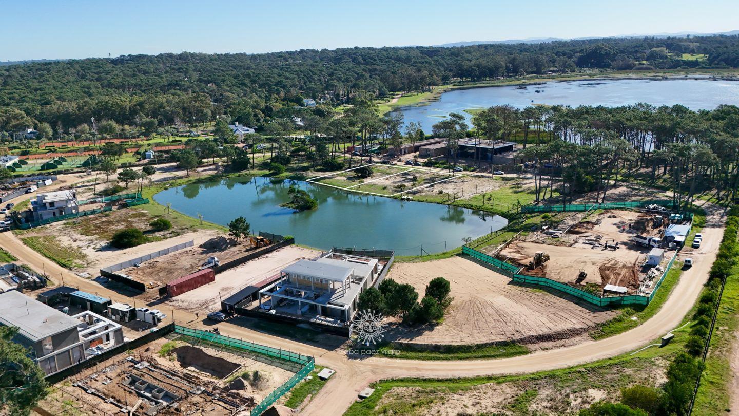 Oportunidad sobre lago en La Carolina del Mar Manantiales