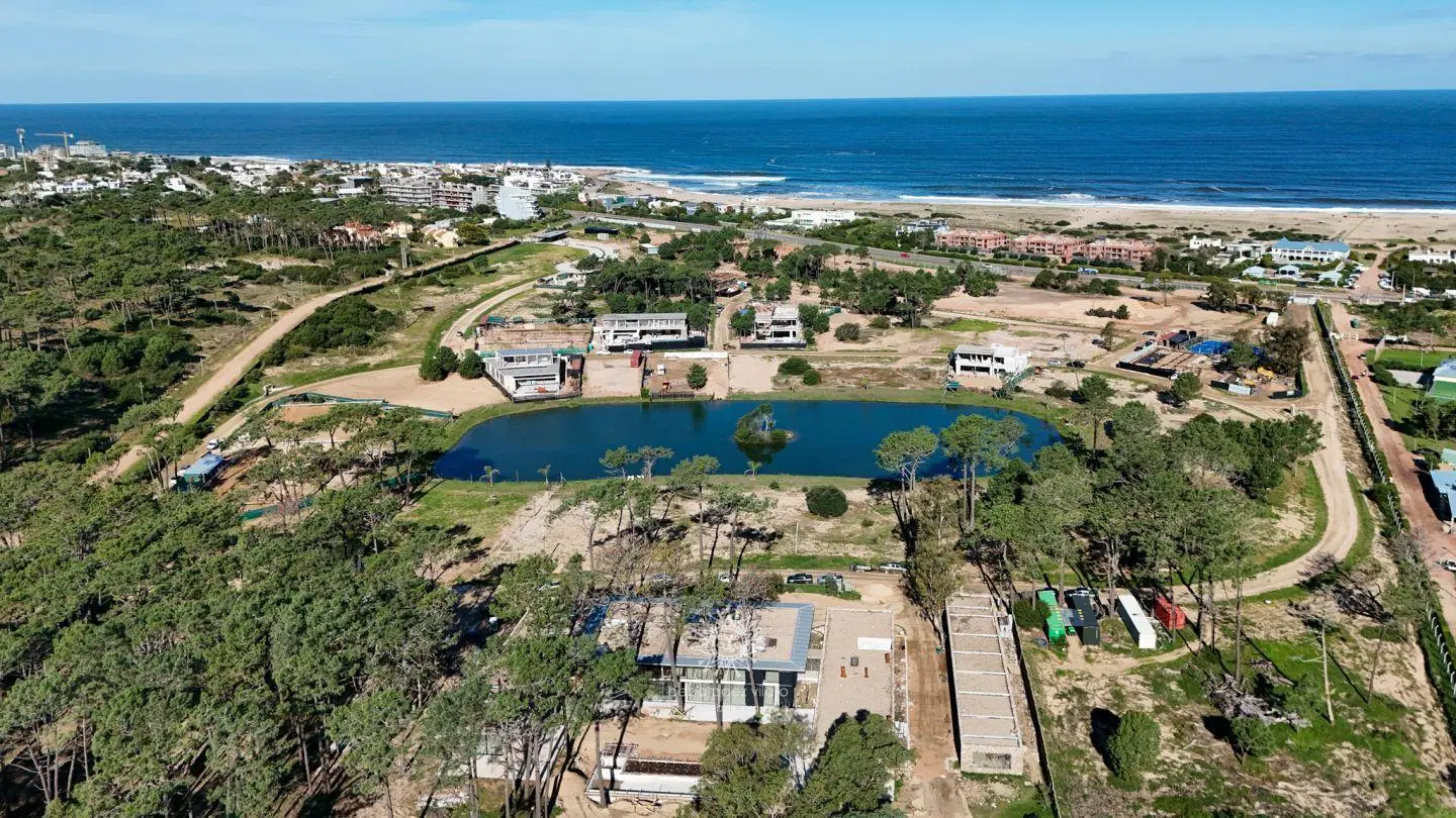 Oportunidad sobre lago en La Carolina del Mar Manantiales 4