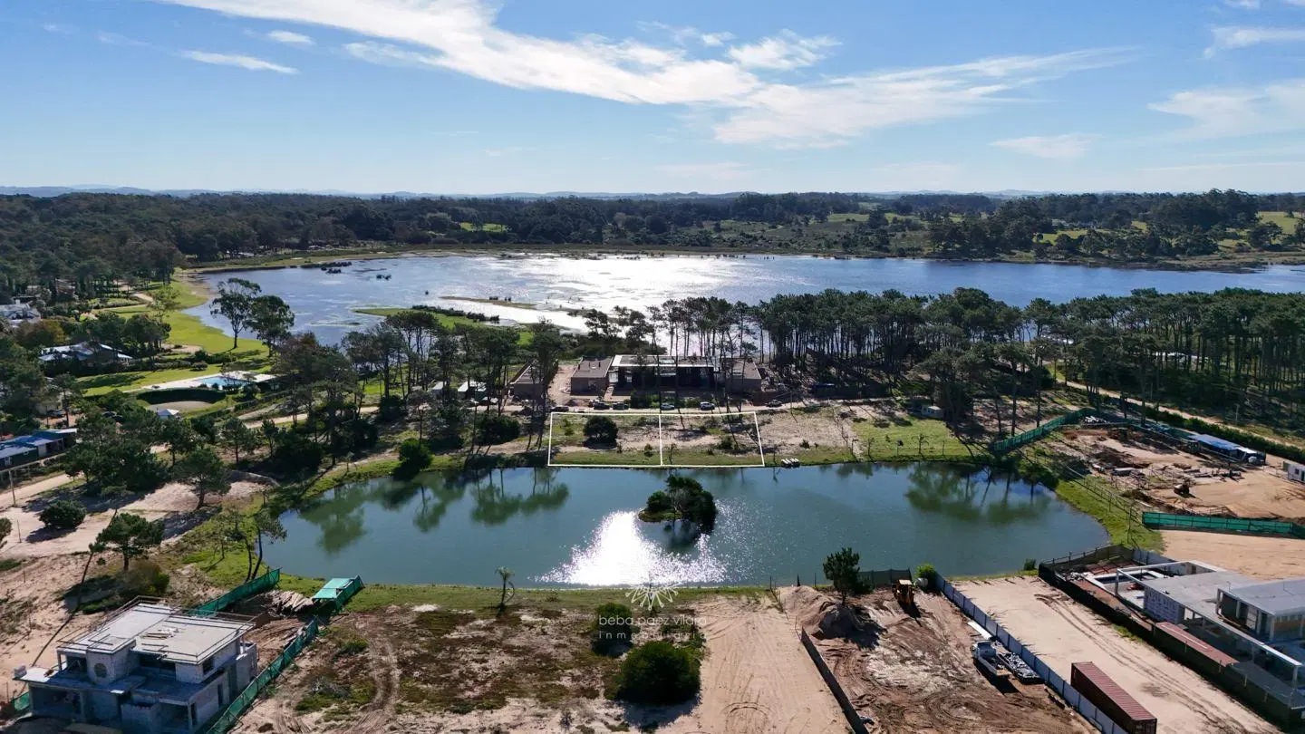 Oportunidad sobre lago en La Carolina del Mar Manantiales 1