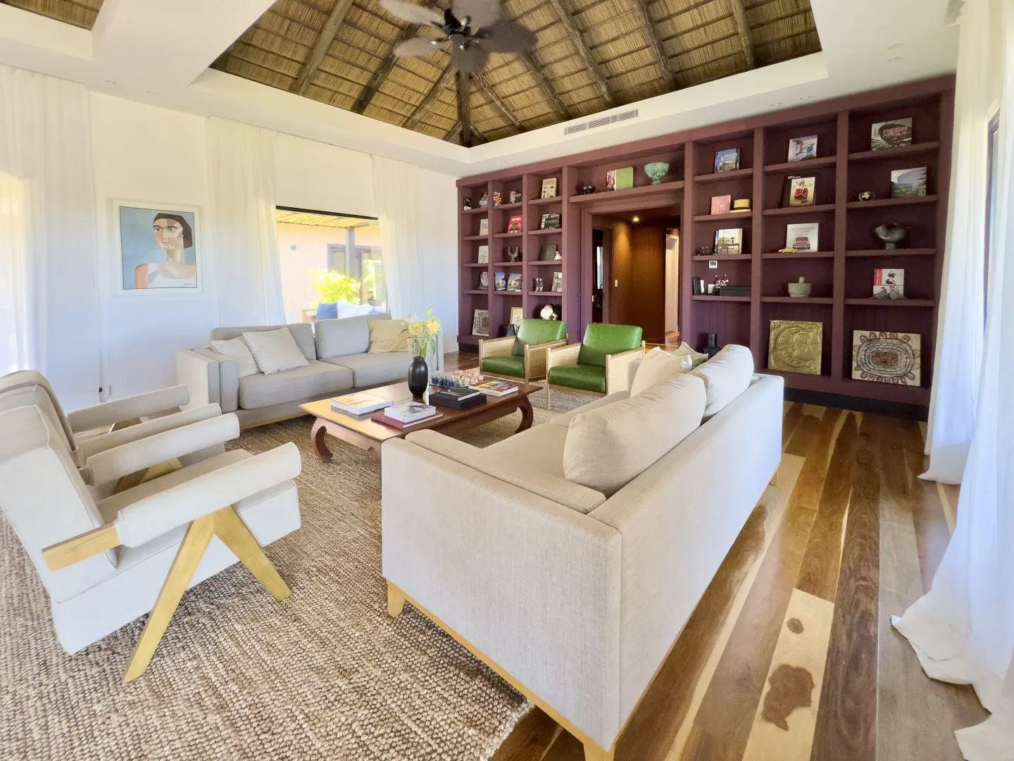 Exclusiva casa sobre el lago en barrio privado Puerto Quetzal, La Barra 3