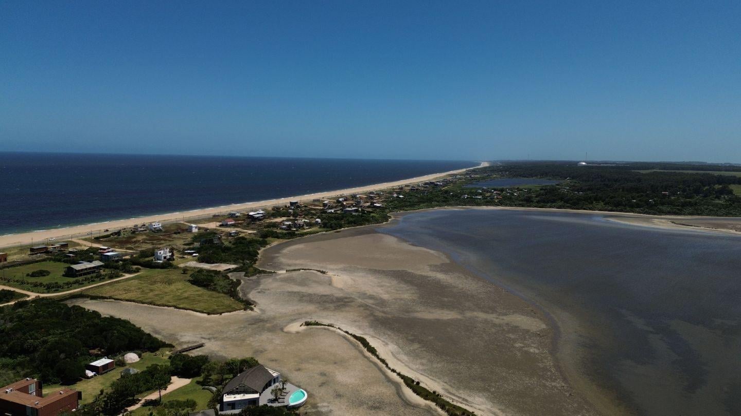 Foto de Terreno en venta sobre la Laguna José Ignacio, Santa Mónica, imagen 3