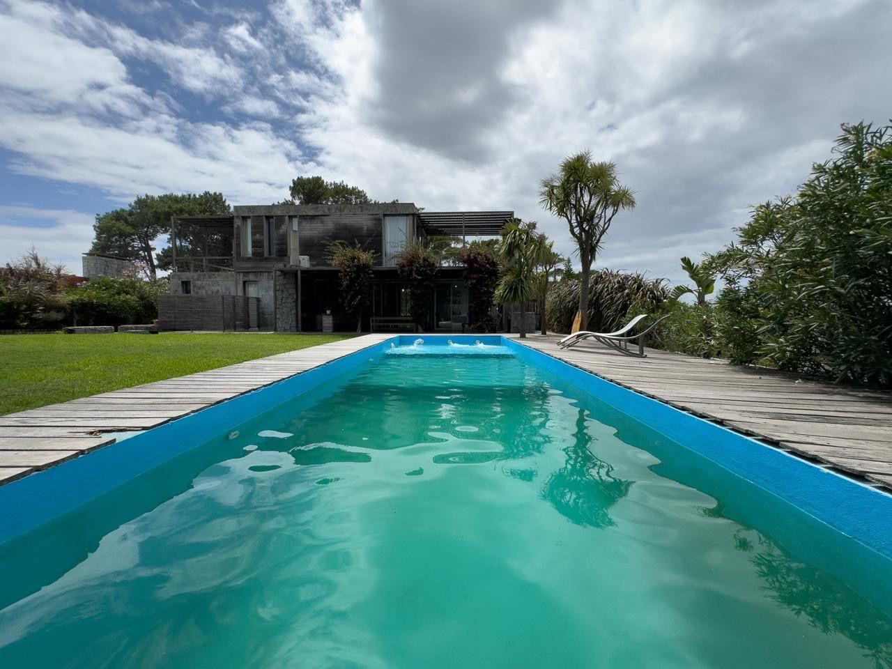 Foto de Moderna casa en Rincón del Indio Punta del Este, imagen 2