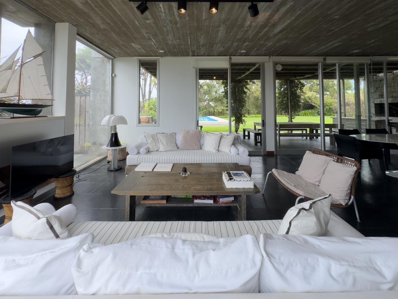 Foto de Moderna casa en Rincón del Indio Punta del Este, imagen 4