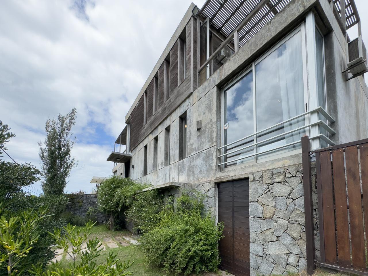 Foto de Moderna casa en Rincón del Indio Punta del Este, imagen 1
