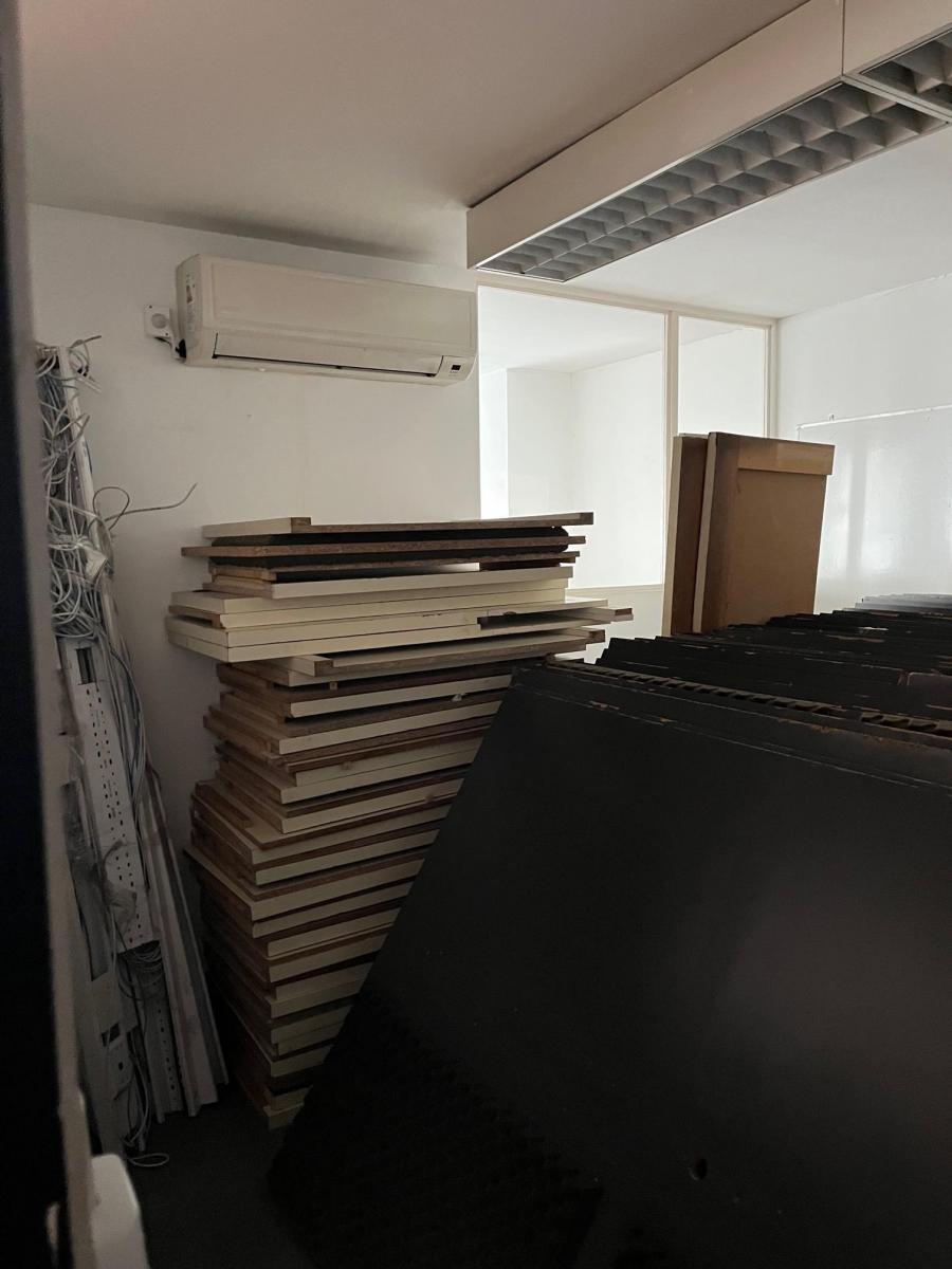 Venta - Excelente Piso de Oficinas en La Esquina de Florida y Rivadavia 5