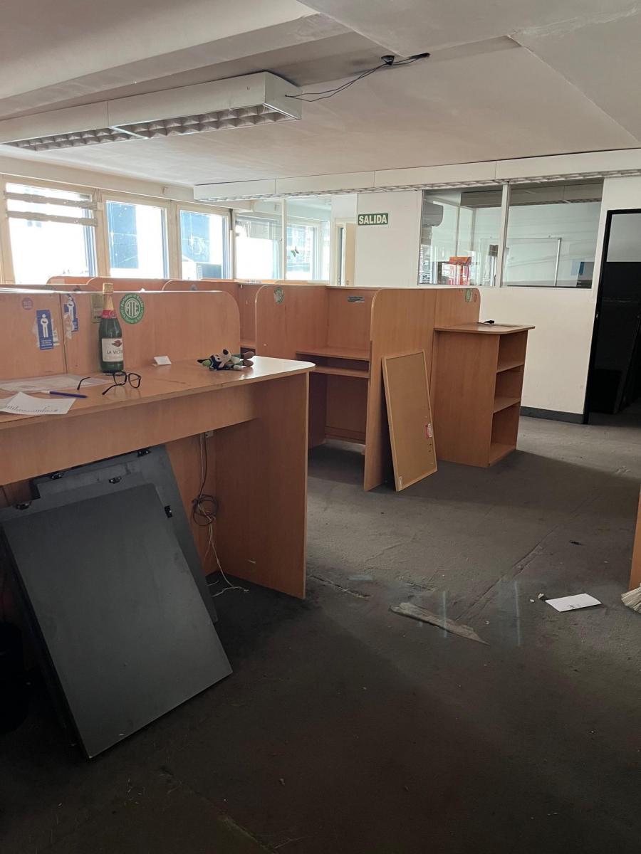 Venta - Excelente Piso de Oficinas en La Esquina de Florida y Rivadavia 4
