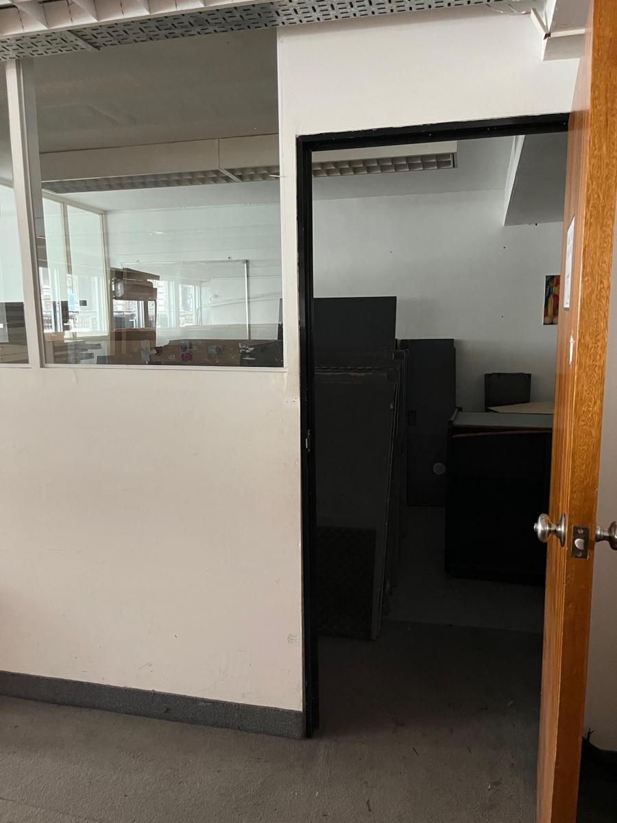 Venta - Excelente Piso de Oficinas en La Esquina de Florida y Rivadavia 5