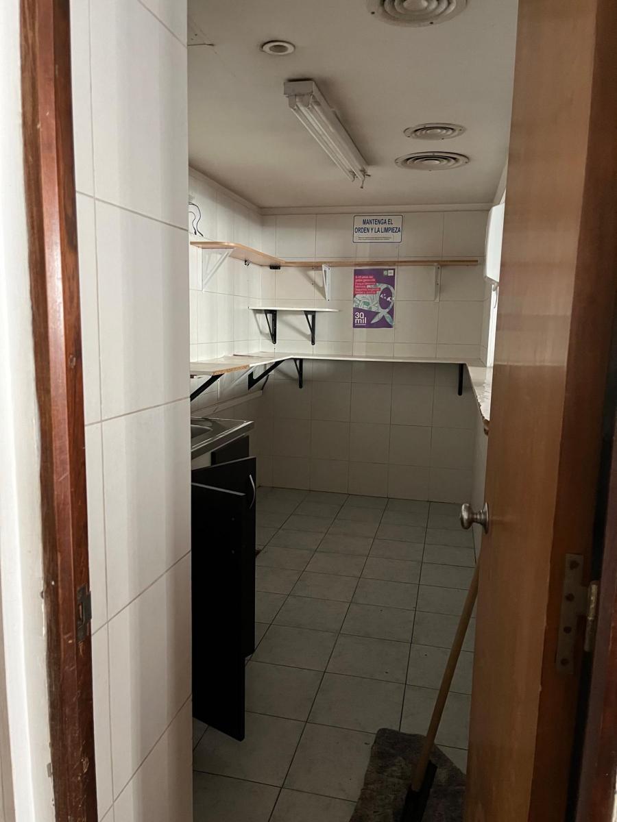 Venta - Excelente Piso de Oficinas en La Esquina de Florida y Rivadavia 3