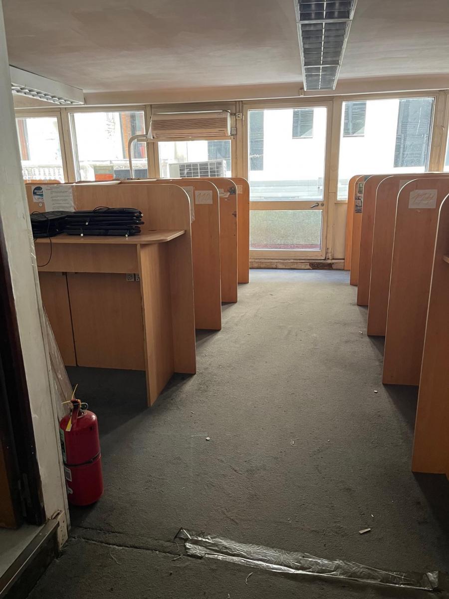 Venta - Excelente Piso de Oficinas en La Esquina de Florida y Rivadavia 2