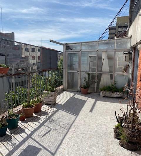 EXCELENTE 3 AMBIENTES AL FRENTE CON BALCON TERRAZA A MS PARQUE CENTENARIO 4