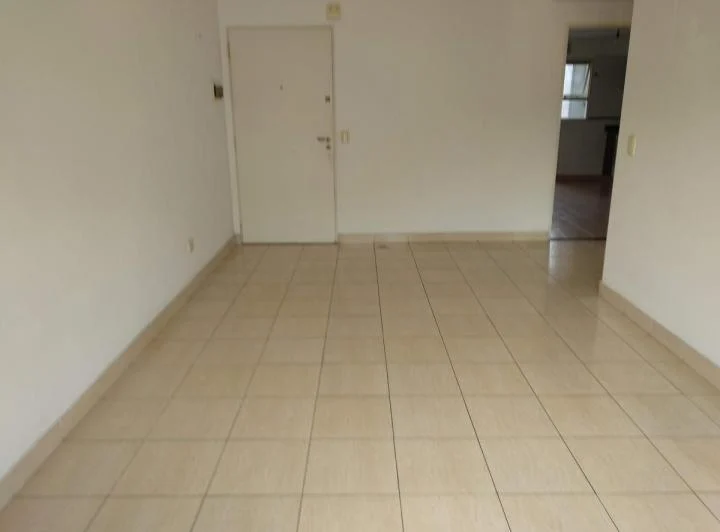 Depto de 2 amb en venta al frente con balcón 2