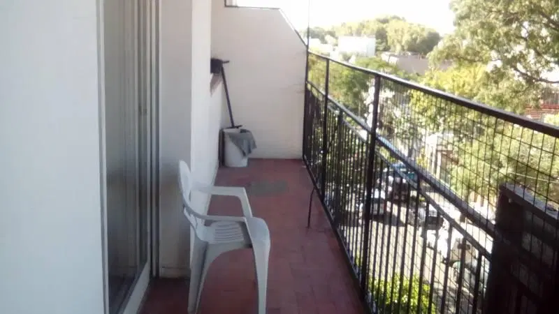 Depto de 2 ambientes en alquiler con balcón 3