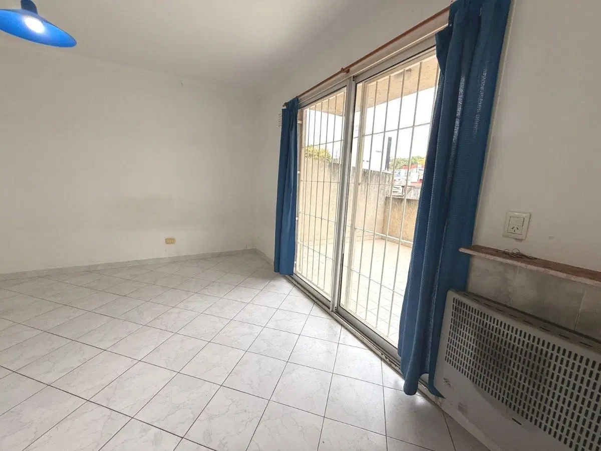 Dto 1 ambiente divisible con patio. 48mts2 totales 5