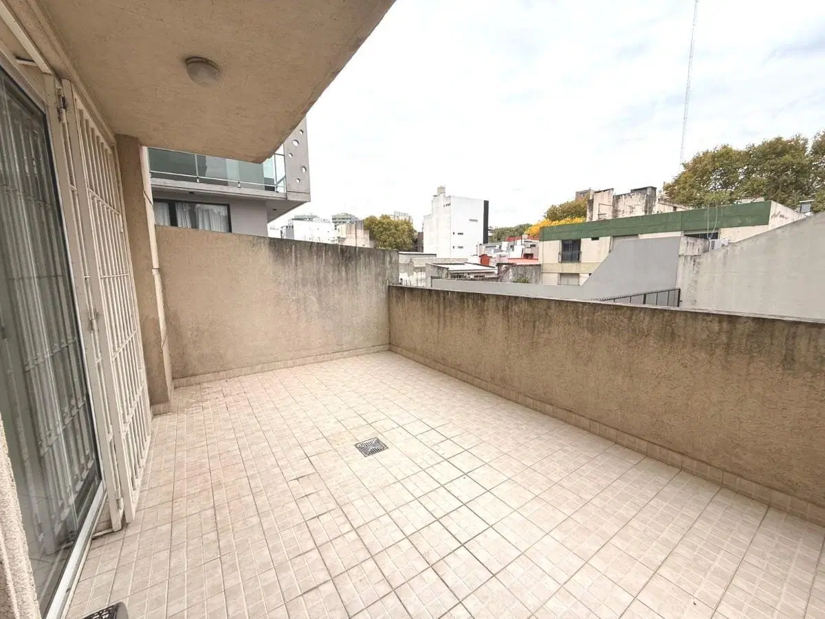Dto 1 ambiente divisible con patio. 48mts2 totales 4