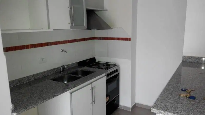 Mono-ambiente con balcón al frente. Uso comercial 2