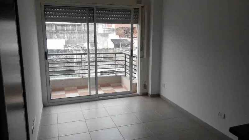 Monoambiente con balcón al frente. 5
