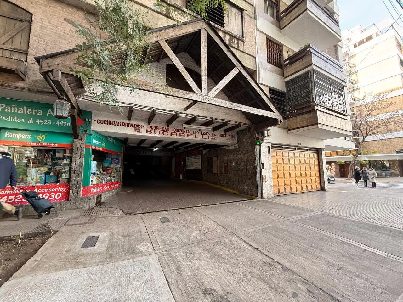 Cochera en venta en Villa Urquiza. A metros de la estación de subte y tren 3
