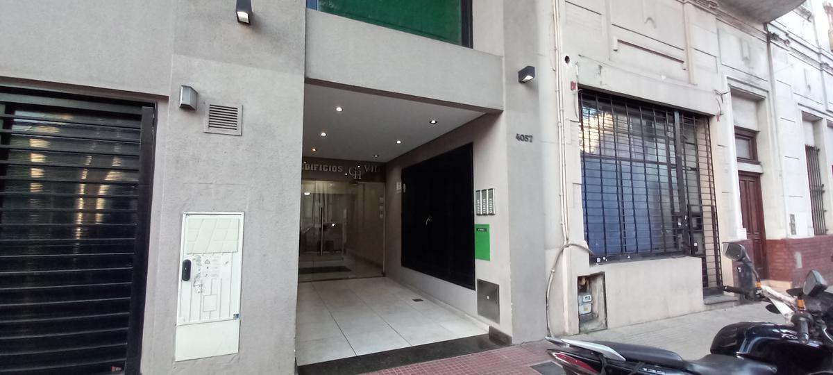 Foto de Monoambiente al frente con balcón – Floresta, imagen 2