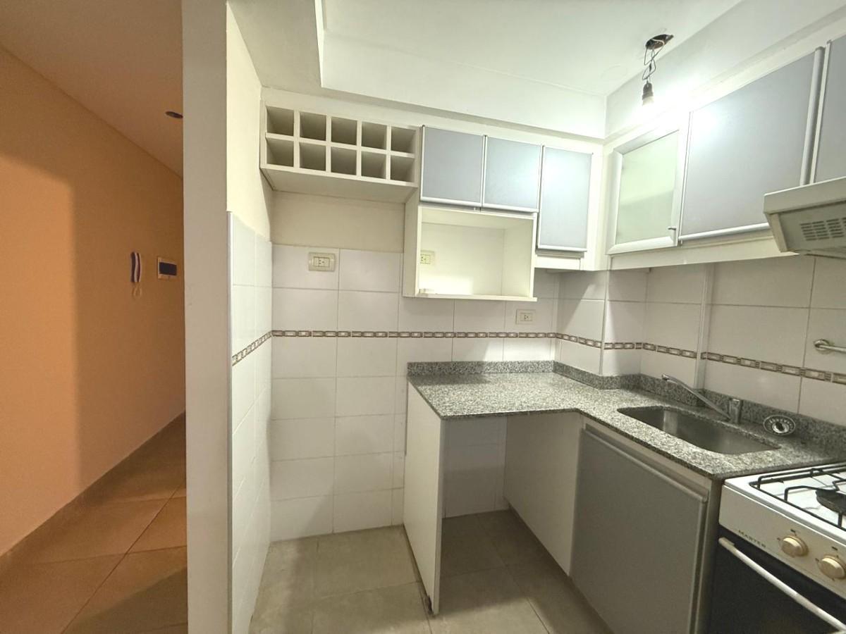 Foto de Monoambiente al frente con balcón – Floresta, imagen 5