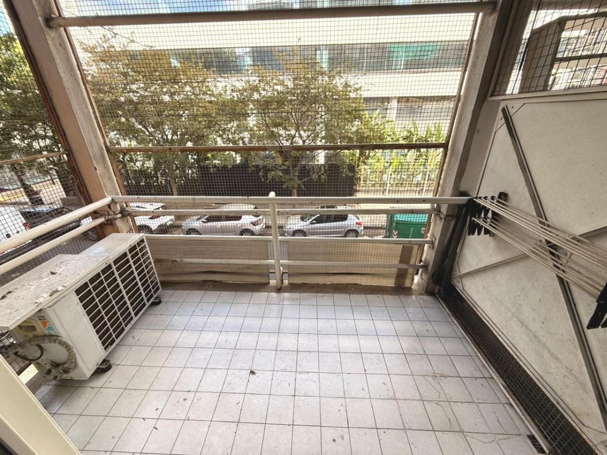Foto de Mono ambiente al frente con balcón. Departamento de un ambiente en, imagen 1