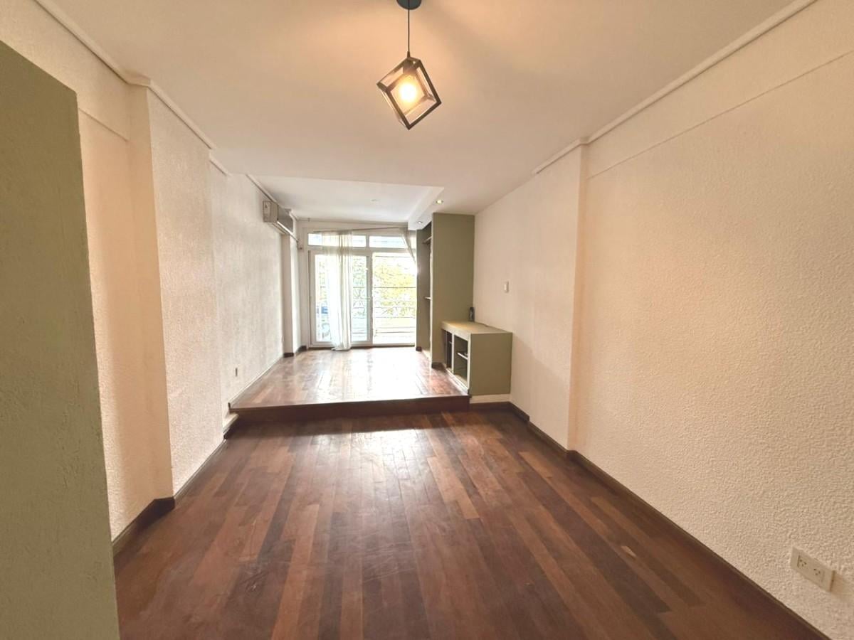 Foto de Mono ambiente al frente con balcón. Departamento de un ambiente en, imagen 4