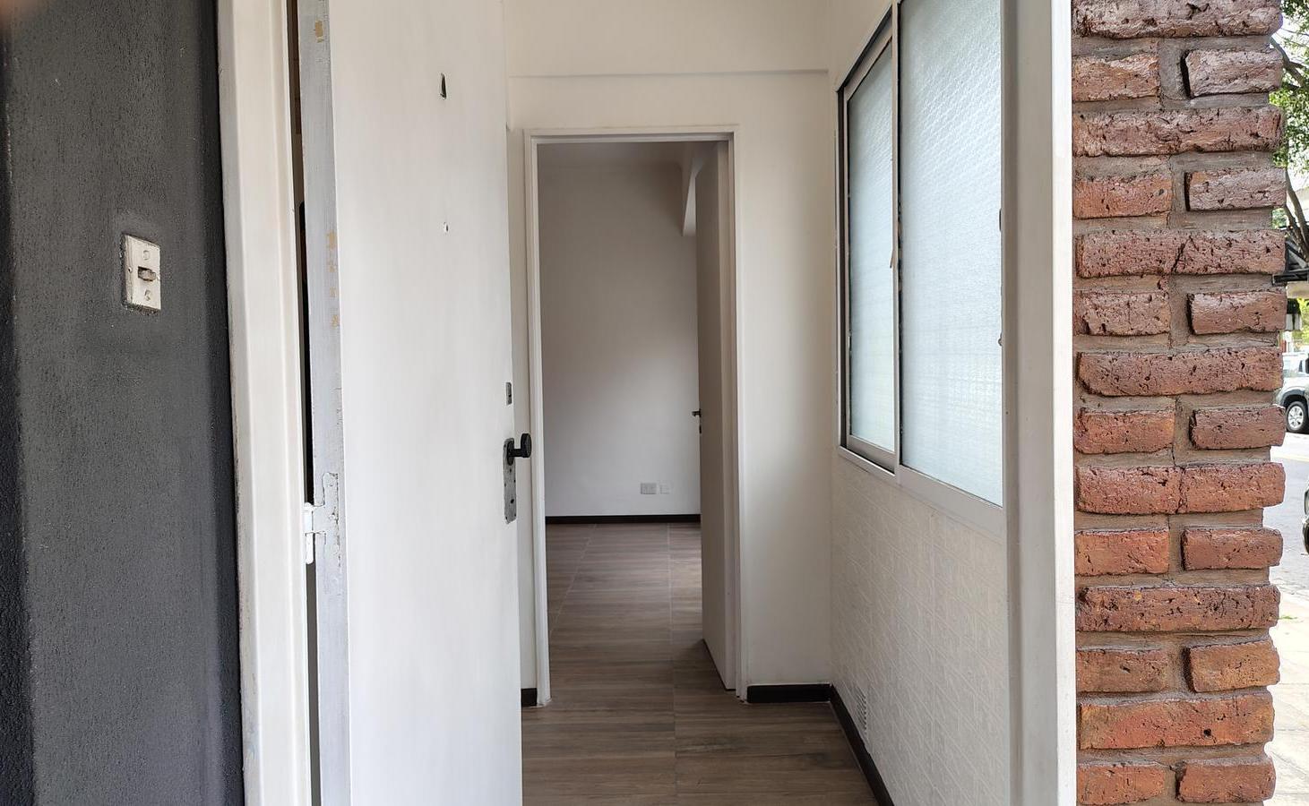 Foto de Departamento monoambiente al frente en alquiler. 1 ambiente Villa Del, imagen 2