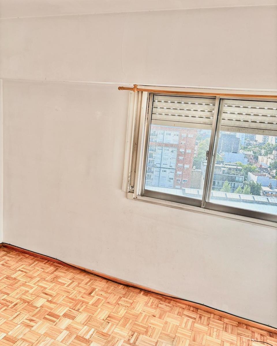 Tres Ambientes con Cochera y Balcon 2