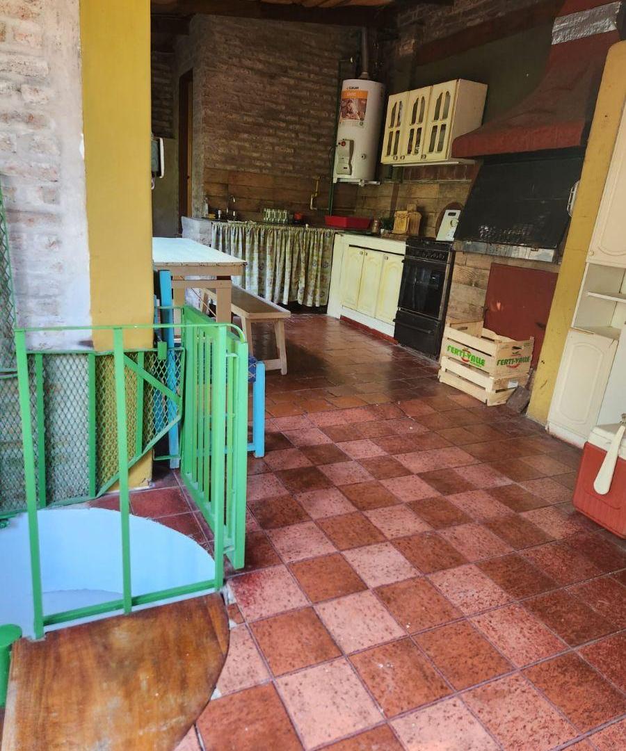 Casa con quincho y terraza