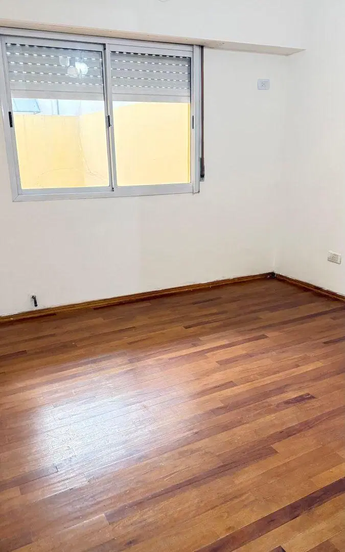 Dos ambientes con patio y cochera 2