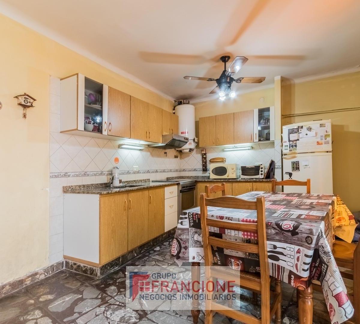 Casa Lote Propio C/coch. Velez Sarfield/limite Montecastro 3