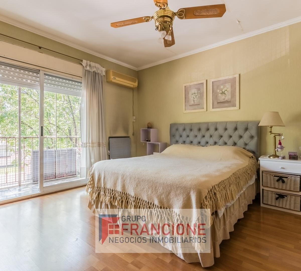 Casa Lote Propio C/coch. Velez Sarfield/limite Montecastro 4