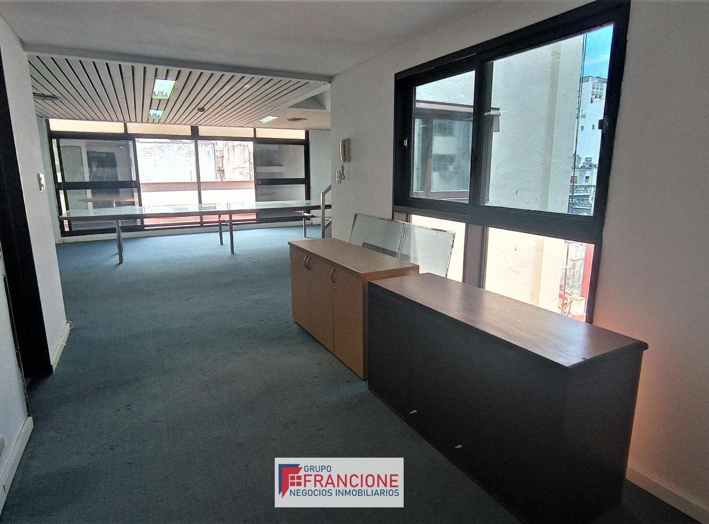 Oficina en Venta. Microcentro. 2 Cocheras. Monserrat.