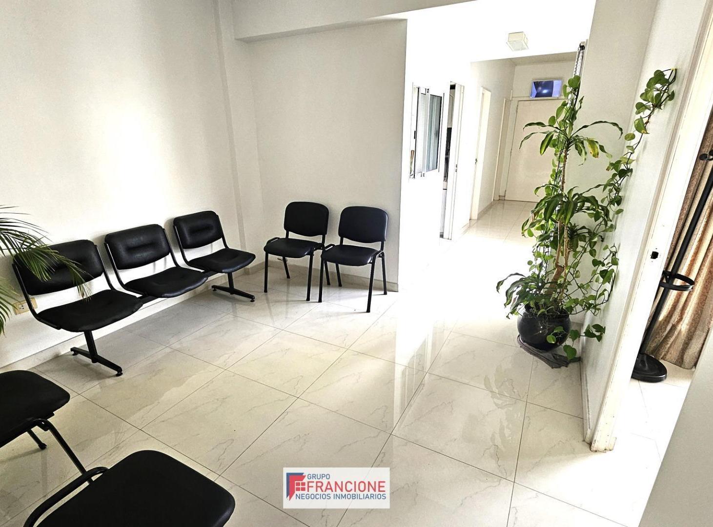Hermosa Oficina a la venta y cochera, Microcentro.