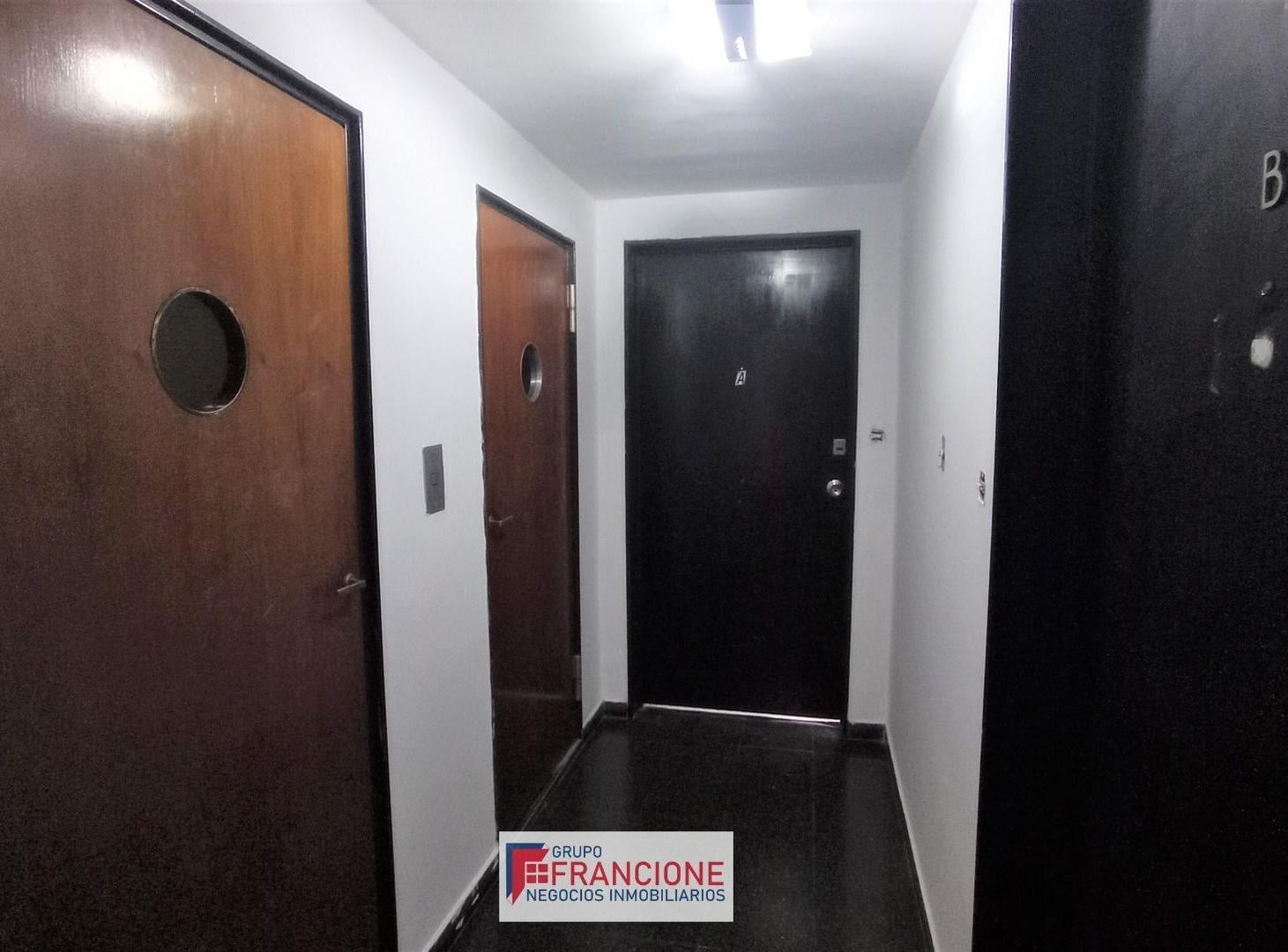 Foto de Hermosa Oficina a la venta y 2 cocheras, Microcentro., imagen 1
