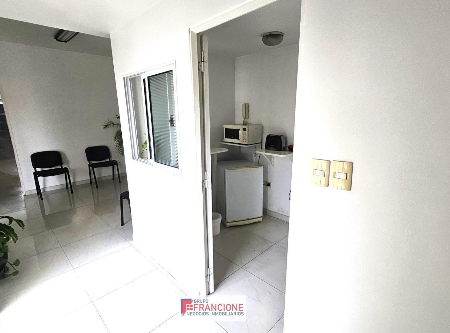 Foto de Hermosa Oficina a la venta y 2 cocheras, Microcentro., imagen 2