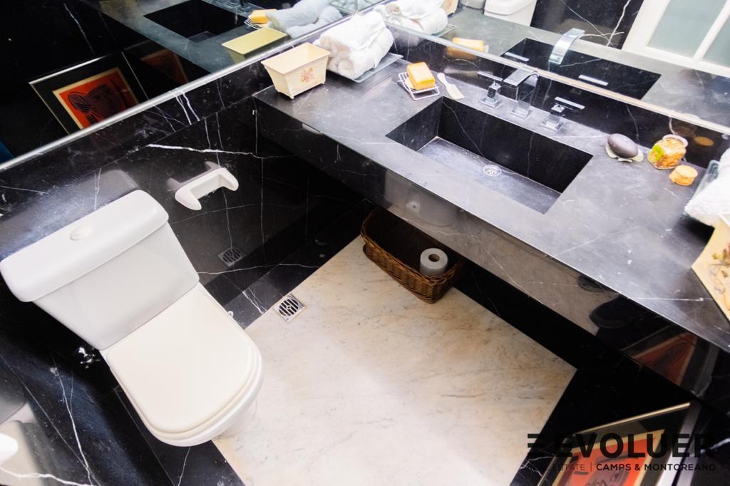 Magnífica Casa de Estilo Para Vivienda, Oficinas o Desarrollo en Barrio Norte 3