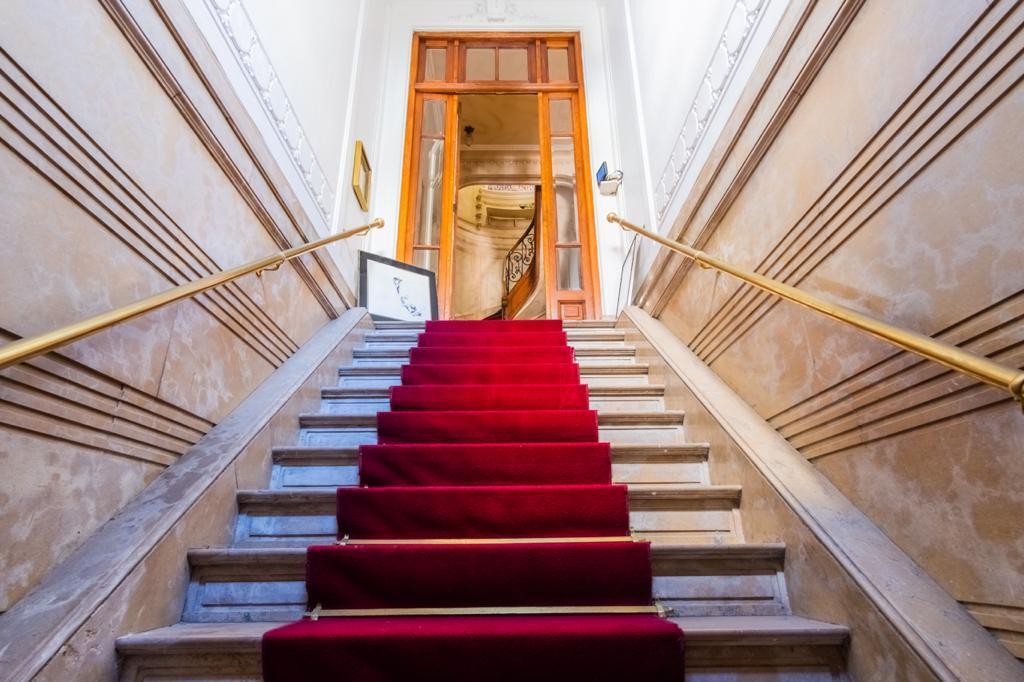 Magnífica Casa de Estilo Para Vivienda, Oficinas o Desarrollo en Barrio Norte 2